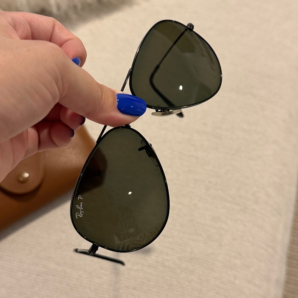 Ray-Ban Polarized Aviator in Total Black - Picture 4 of 5